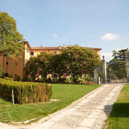 Torre Di Terzolan With Pool, Jacuzzi And Golf Putt 빌라 베로나