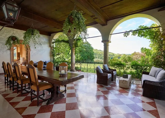 ヴィラ Torre Di Terzolan With Pool, Jacuzzi And Golf Putt ヴェローナ