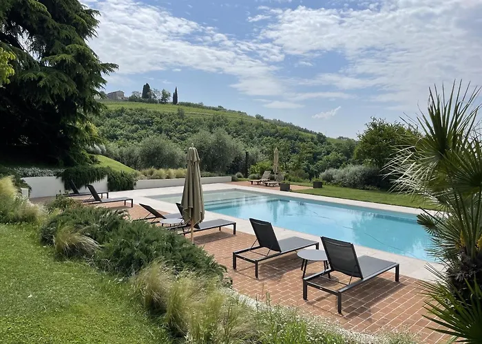 ヴィラ Torre Di Terzolan With Pool, Jacuzzi And Golf Putt ヴェローナ