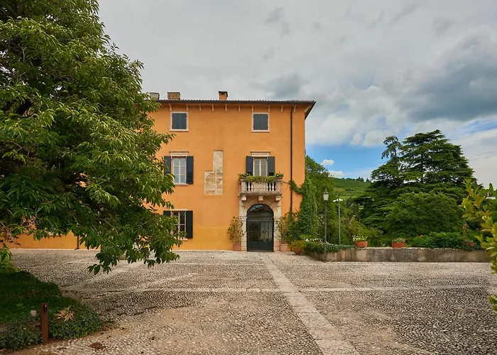 ヴィラ Torre Di Terzolan With Pool, Jacuzzi And Golf Putt ヴェローナ