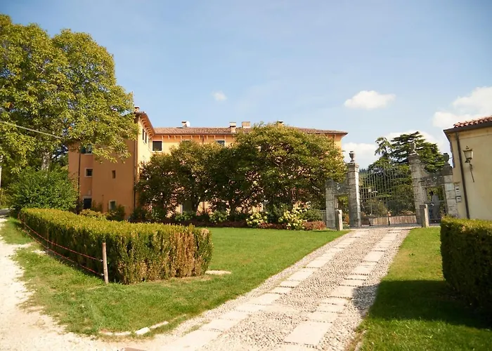 Torre Di Terzolan With Pool, Jacuzzi And Golf Putt Villa Verona
